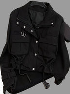 Dam kort jacka med krage och fickor, reglerbar midja, militärstil