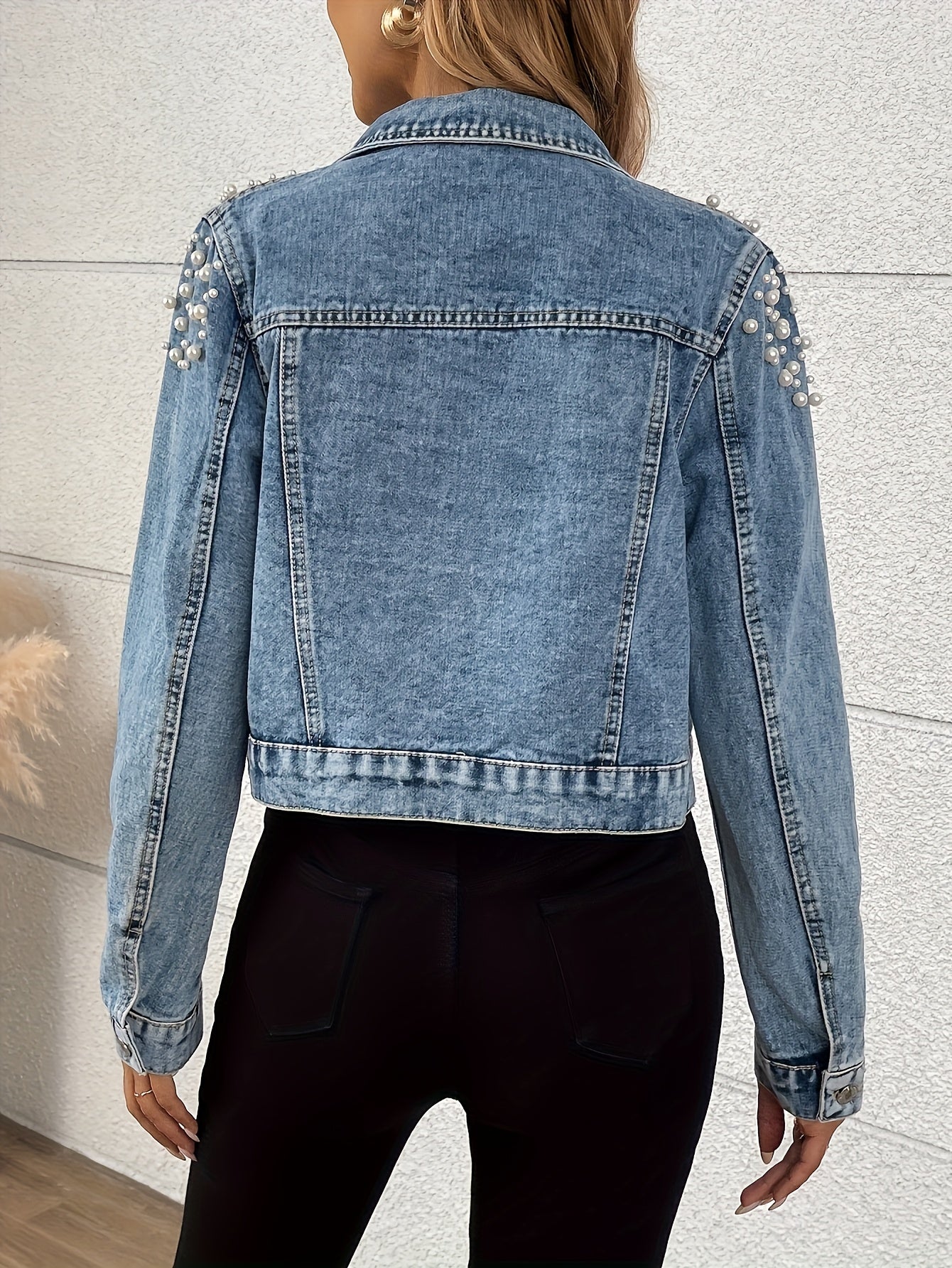 Dam jeansjacka med pärldekoration, ljusblå denim