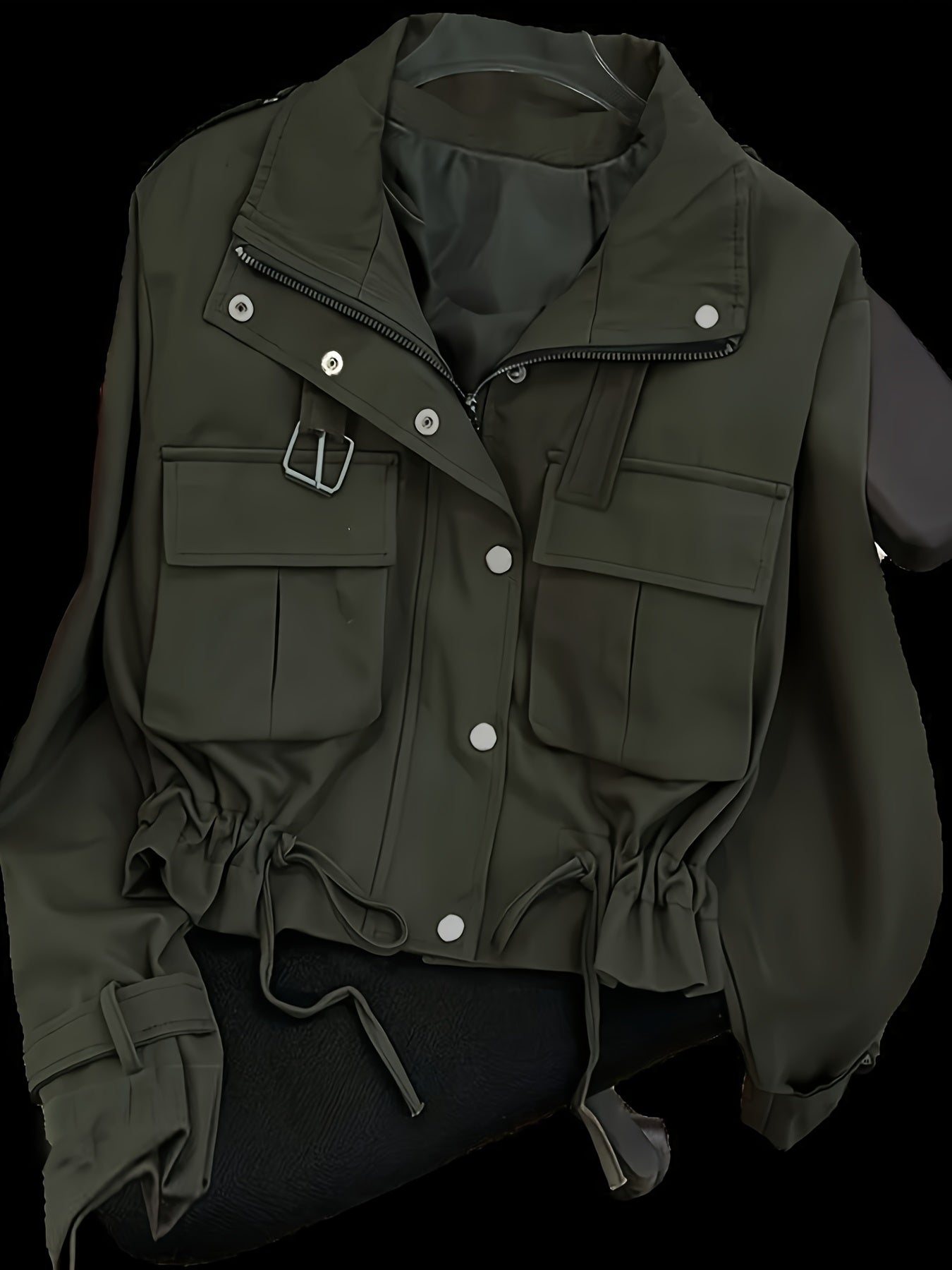 Dam kort jacka med krage och fickor, reglerbar midja, militärstil